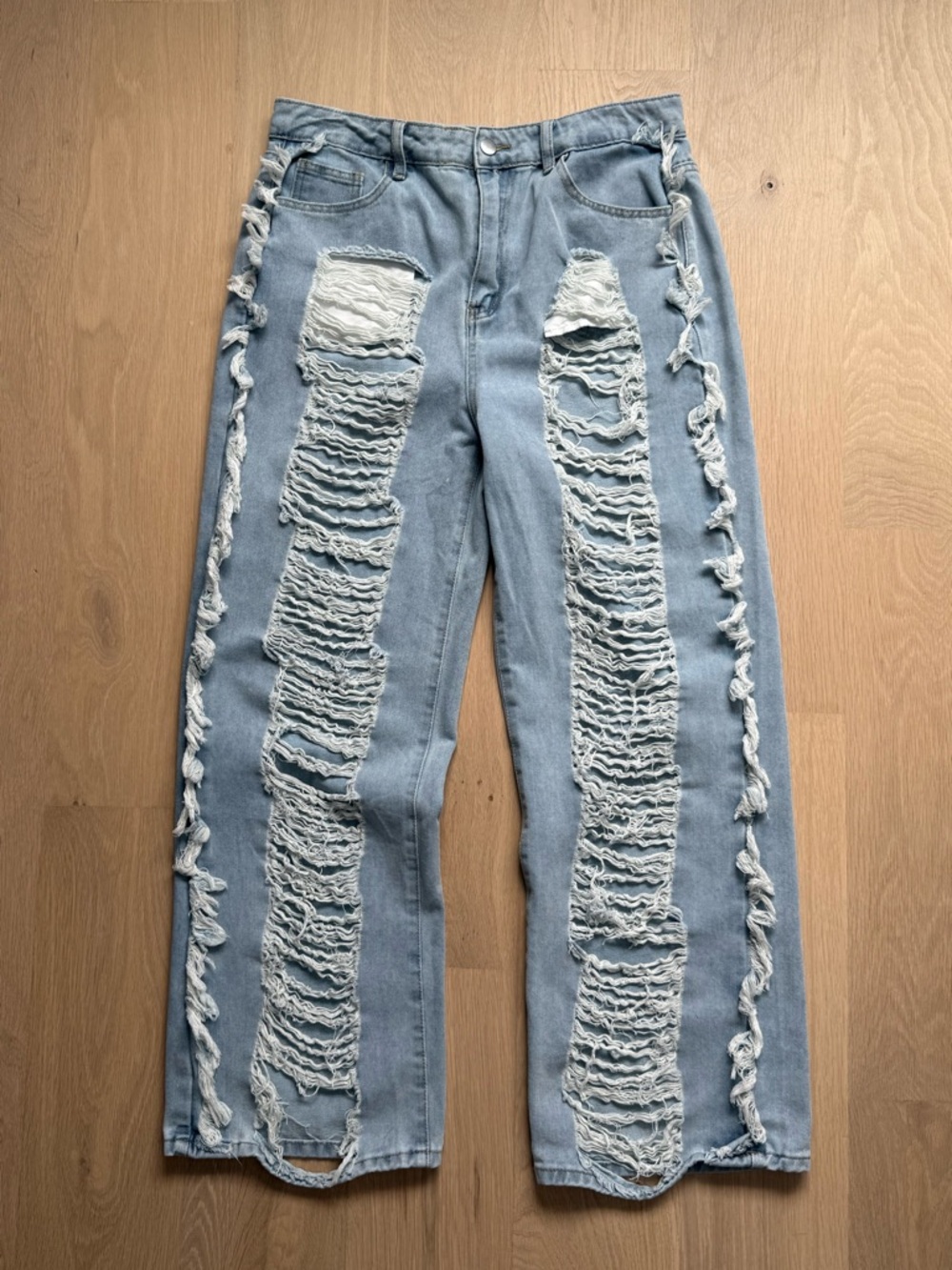 Light Wash Distressed Women’s Jeans